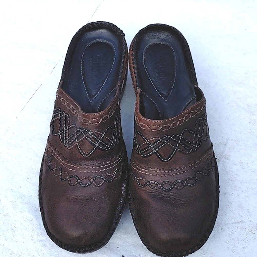 Ladies leather clogs,brown,decorative stitching,Clark's Artisan Collection, 8.5